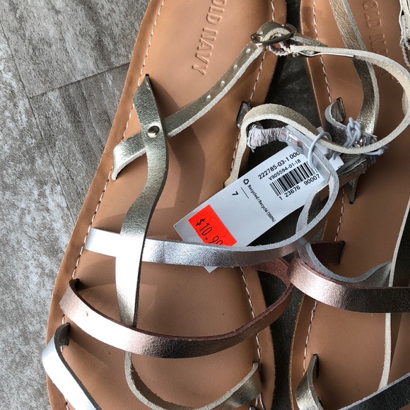 NWT Old Navy Sandals - Picture 2 of 3